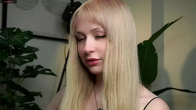 MarciDarugar online show from November 2025 03:04:01 PM