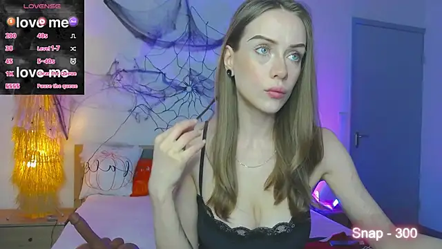 Snapshot of EvaLone1 chatting on November 2025 09:06:01 PM EvaLone1 online show from November 2025 09:06:01 PM