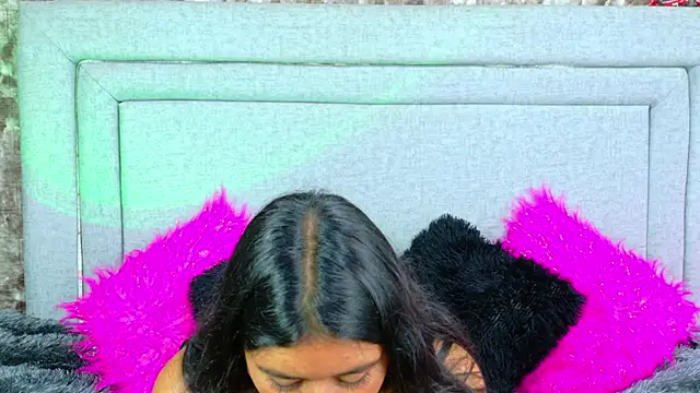 SharaRous online show from November 2025 12:05:02 PM