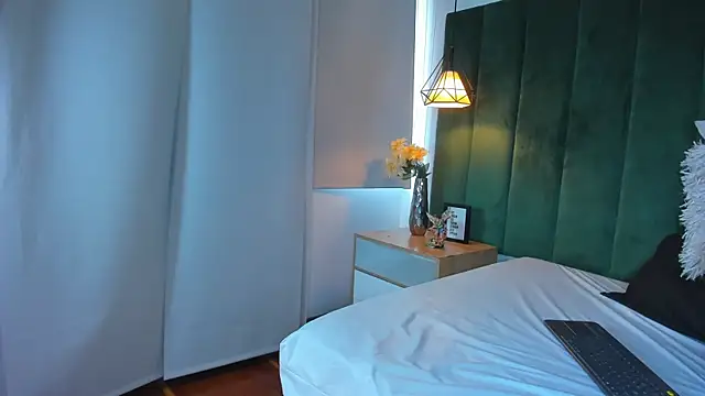 kittyy milk 001 online show from October 2025 08:33:01 PM