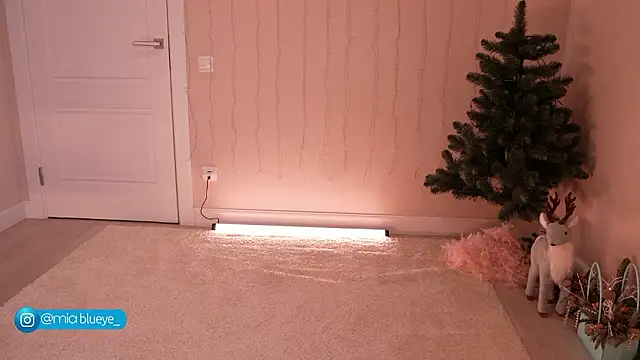 Miablueye online show from January 2026 04:00:01 PM