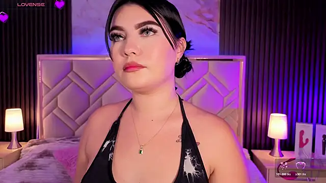 MiaaFarrel online show from April 2026 07:03:02 PM