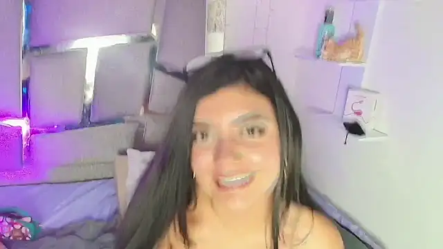 Snapshot of jennifer_Scot chatting on October 2025 04:46:01 PM jennifer Scot online show from October 2025 04:46:01 PM