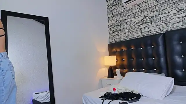 Snapshot of Martina_thompson69 chatting on September 2025 01:33:02 PM Martina thompson69 online show from September 2025 01:33:02 PM