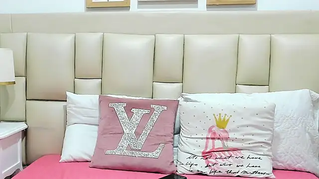 Snapshot of SkinnyGirl_28 chatting on November 2025 07:05:02 PM SkinnyGirl 28 online show from November 2025 07:05:02 PM