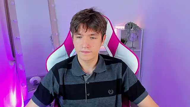 Snapshot of Ethan_Rivers chatting on October 2025 09:00:02 PM Ethan Rivers online show from October 2025 09:00:02 PM