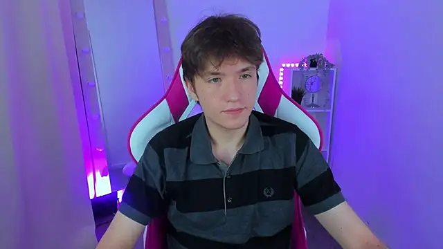 Snapshot of Ethan_Rivers chatting on October 2025 08:50:02 PM Ethan Rivers online show from October 2025 08:50:02 PM