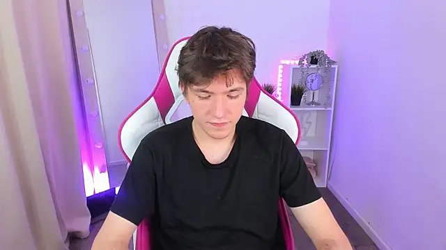 Snapshot of Ethan_Rivers chatting on October 2025 08:51:01 PM Ethan Rivers online show from October 2025 08:51:01 PM