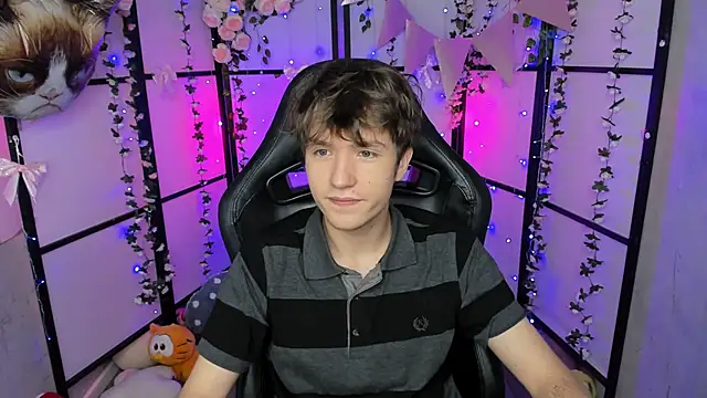 Snapshot of Ethan_Rivers chatting on October 2025 08:53:02 PM Ethan Rivers online show from October 2025 08:53:02 PM