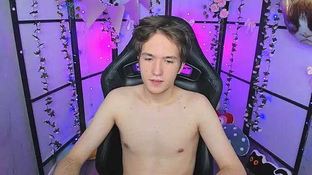 Snapshot of Ethan_Rivers chatting on October 2025 09:04:02 PM Ethan Rivers online show from October 2025 09:04:02 PM