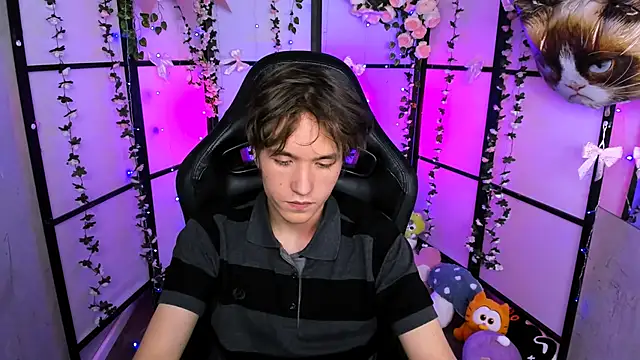 Snapshot of Ethan_Rivers chatting on November 2025 12:50:02 PM Ethan Rivers online show from November 2025 12:50:02 PM