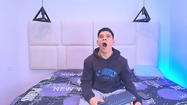 aron twink66 online show from September 2025 01:23:02 PM