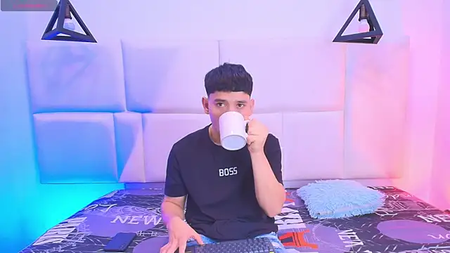 aron twink66 online show from September 2025 02:41:01 PM