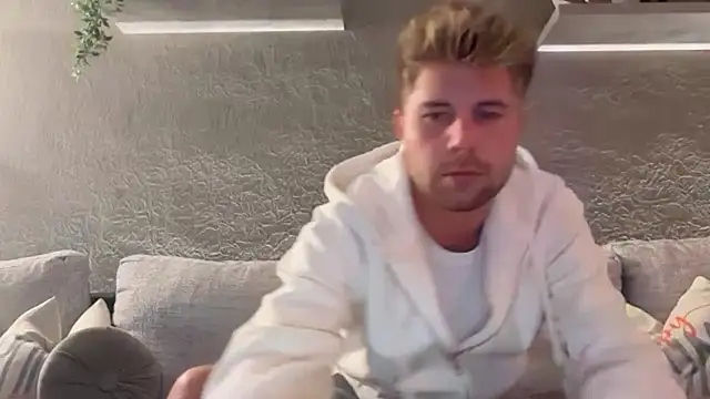 Snapshot of RioBlaze chatting on September 2025 08:14:01 PM RioBlaze online show from September 2025 08:14:01 PM