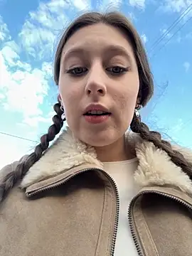 Snapshot of FroggyAnna chatting on October 2025 01:41:02 PM FroggyAnna online show from October 2025 01:41:02 PM