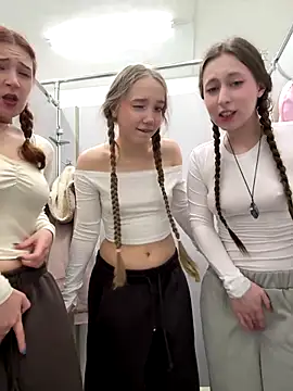 FroggyAnna online show from December 2025 06:56:02 PM