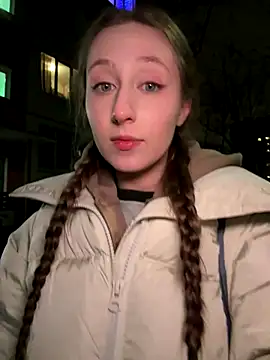 FroggyAnna online show from December 2025 07:41:02 PM