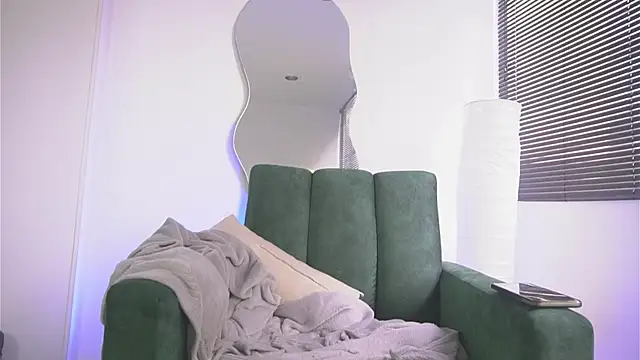 a Malgosia mako online show from October 2025 05:44:01 PM