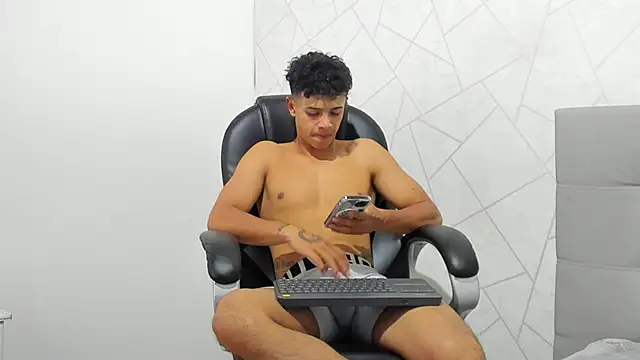 Alex Colton7 online show from October 2025 01:58:01 AM