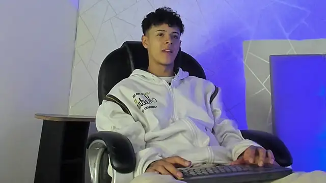 Alex Colton7 online show from December 2025 05:17:02 AM