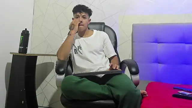 Alex Colton7 online show from December 2025 03:34:02 AM