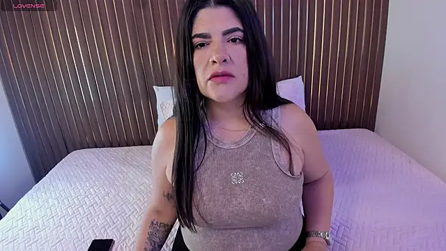 Snapshot of Roxie-NS chatting on November 2025 12:06:01 PM Roxie-NS online show from November 2025 12:06:01 PM