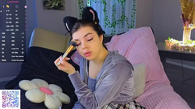 Snapshot of AuroraVice chatting on December 2025 06:34:02 AM AuroraVice online show from December 2025 06:34:02 AM