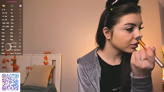 Snapshot of AuroraVice chatting on December 2025 06:22:02 AM AuroraVice online show from December 2025 06:22:02 AM