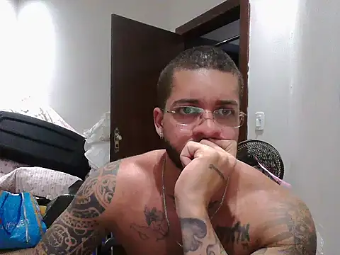 Snapshot of Mitt1993b chatting on November 2025 10:52:02 PM Mitt1993b online show from November 2025 10:52:02 PM