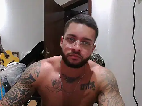 Snapshot of Mitt1993b chatting on November 2025 09:28:01 PM Mitt1993b online show from November 2025 09:28:01 PM