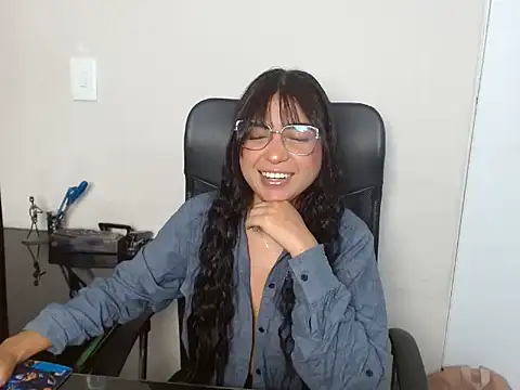 AliceSmiith  online show from September 2025 12:10:01 PM