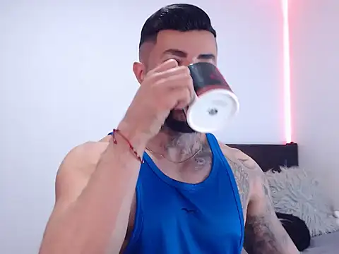 andrea de lucaa online show from November 2025 03:28:01 AM