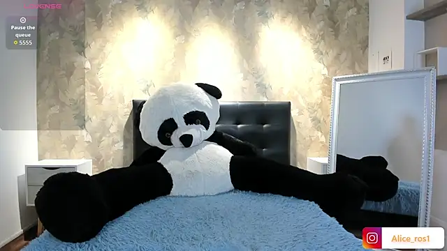 Snapshot of alice_rose5 chatting on October 2025 03:37:02 AM alice rose5 online show from October 2025 03:37:02 AM