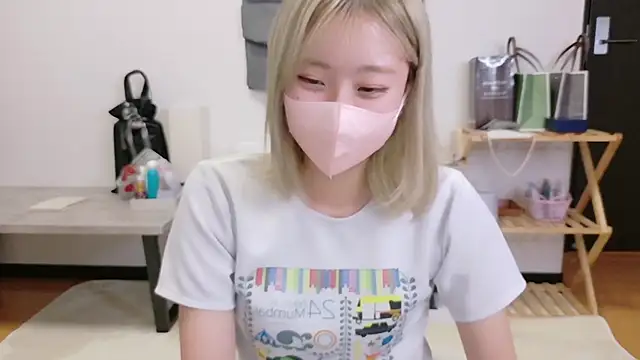 Nana  ch online show from November 2025 11:43:01 AM