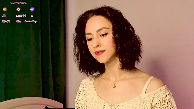 Snapshot of MiaSweetasHoney chatting on December 2025 06:00:01 AM MiaSweetasHoney online show from December 2025 06:00:01 AM