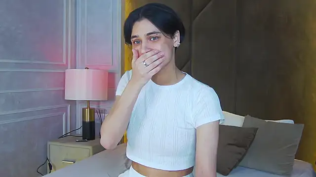 Snapshot of VioletAsh chatting on November 2025 04:40:01 AM VioletAsh online show from November 2025 04:40:01 AM