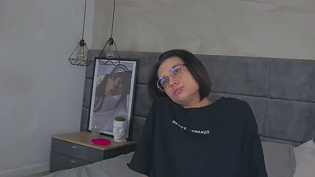 VioletAsh online show from April 2026 04:26:01 AM