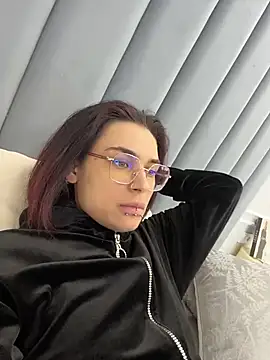 Snapshot of VioletAsh chatting on May 2026 04:52:01 AM VioletAsh online show from May 2026 04:52:01 AM