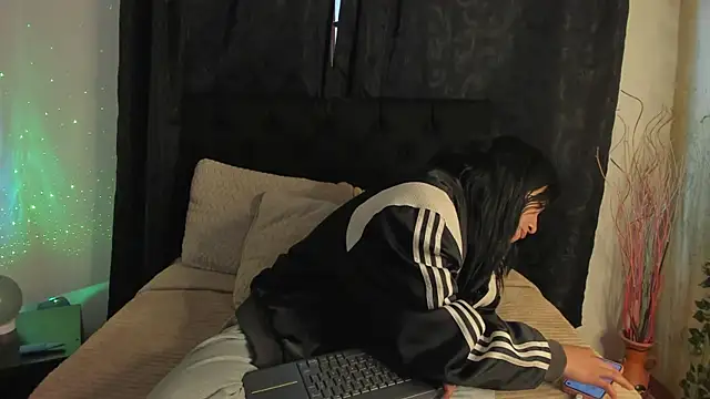 Snapshot of Tiffany_Nm chatting on November 2025 01:10:02 PM Tiffany Nm online show from November 2025 01:10:02 PM