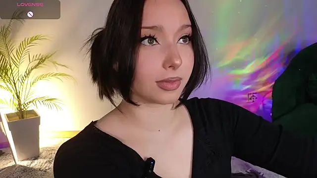 Lucy louras online show from October 2025 12:15:02 PM