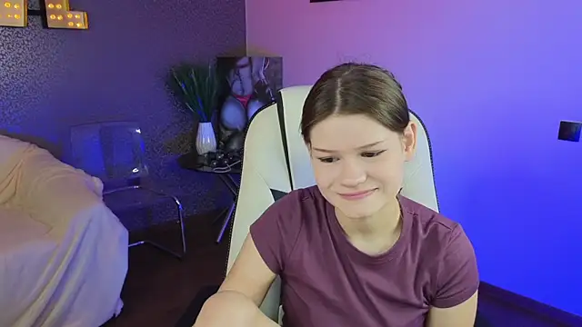 Lunamytrend online show from October 2025 12:24:02 PM