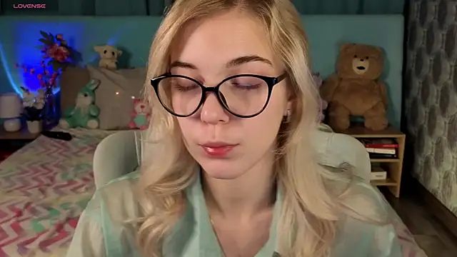 Aurora Bennet online show from November 2025 12:38:02 AM