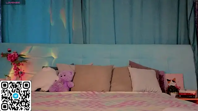 Aurora Bennet online show from April 2026 01:00:01 AM