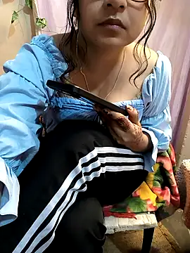 Snapshot of queenbuggi chatting on October 2025 07:47:01 PM queenbuggi online show from October 2025 07:47:01 PM