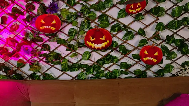 kloe bella online show from October 2025 01:23:01 PM