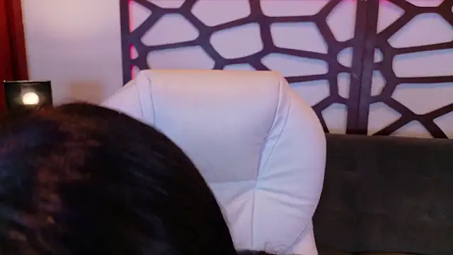 kloe bella online show from February 2026 01:04:01 PM