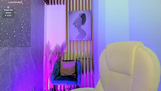 Snapshot of PauliinaBelle_ chatting on May 2026 02:04:01 PM PauliinaBelle online show from May 2026 02:04:01 PM