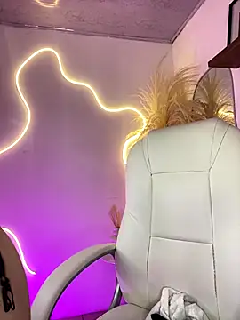 Zoe Serrat online show from September 2025 12:39:01 PM