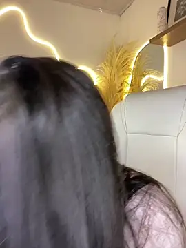 Zoe Serrat online show from November 2025 12:39:02 PM