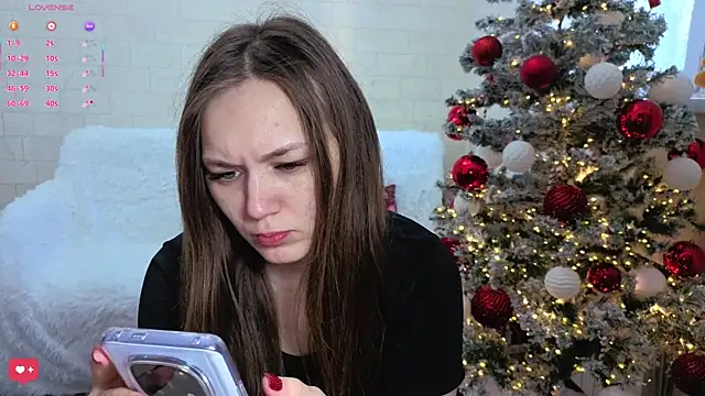 Snapshot of AlisaWyn chatting on December 2025 03:44:02 AM AlisaWyn online show from December 2025 03:44:02 AM